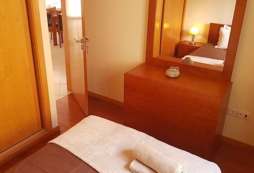 اقامتگاه Remarkable 3 Bed House In Machico