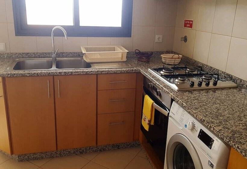 اقامتگاه Remarkable 3 Bed House In Machico