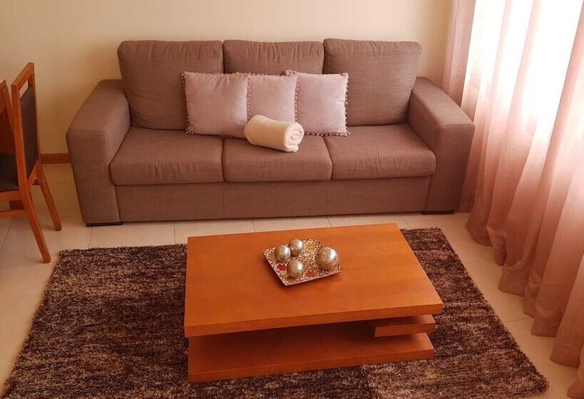 اقامتگاه Remarkable 3 Bed House In Machico