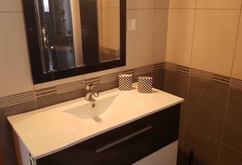 اقامتگاه Remarkable 3 Bed House In Machico