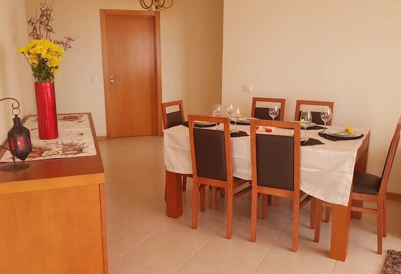 اقامتگاه Remarkable 3 Bed House In Machico