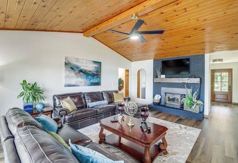 Tranquil Lakefront Greers Ferry Escape W/ Fire Pit