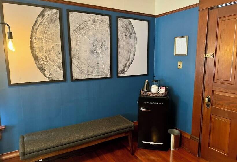 צימר Hubble House Inn