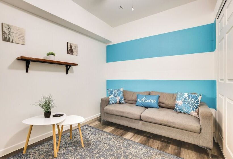 Hollywood Cottage Near Haulover Park: Pets Welcome