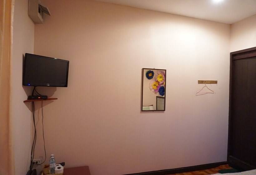 هتل Chiangkhan Modern Home
