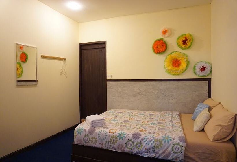 هتل Chiangkhan Modern Home