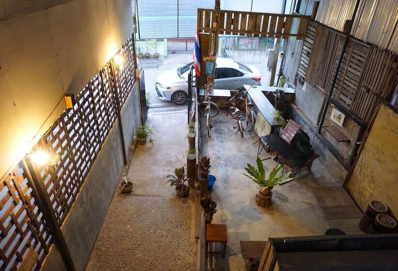 هتل Chiangkhan Modern Home
