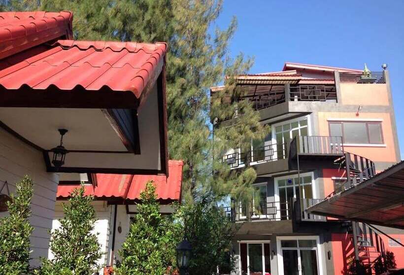 فندق Red Heart Resort