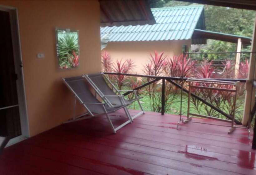 בית מלון כפרי Saint Tropez Resort