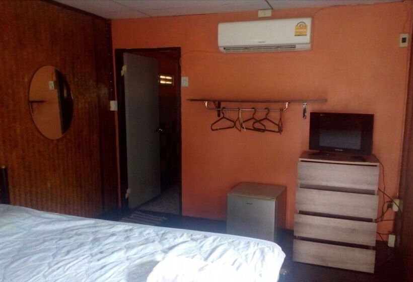 בית מלון כפרי Saint Tropez Resort