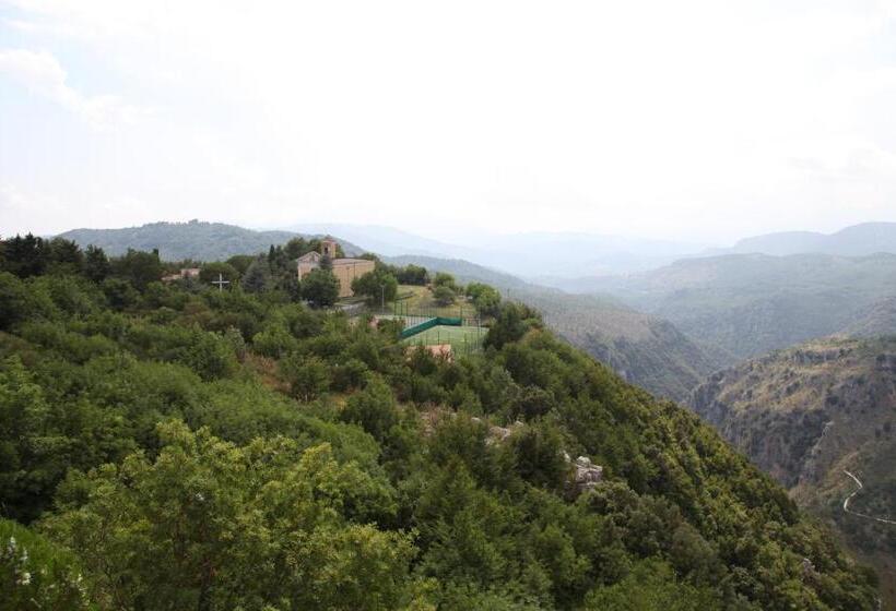 ベッドアンドブレックファースト Ospitalità Don Carlo