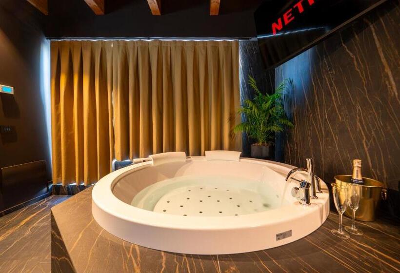 ベッドアンドブレックファースト Cinquanta Sfumature Luxury Suites