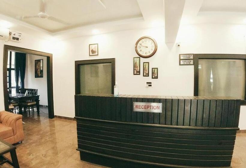Отель Khyber Inn