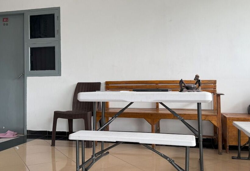 هتل Oyo 94023 Kost Stan