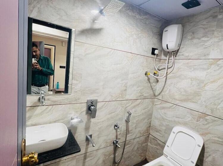 4 Ever Hotel ,surat