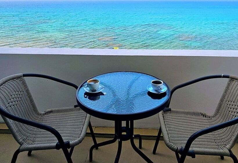 בית מלון כפרי Azure Bay