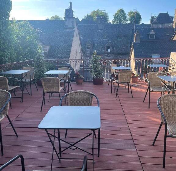 هتل Hôtel Restaurant Le Beffroi