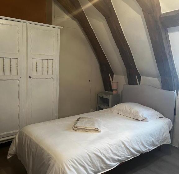 هتل Hôtel Restaurant Le Beffroi