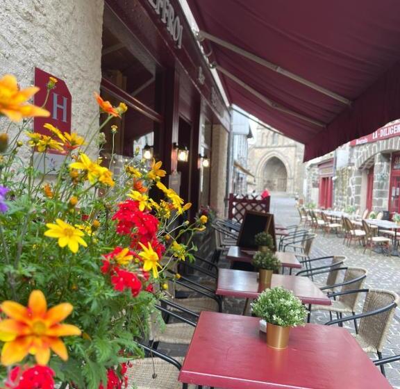 هتل Hôtel Restaurant Le Beffroi