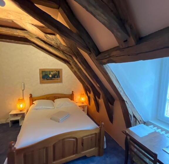 هتل Hôtel Restaurant Le Beffroi
