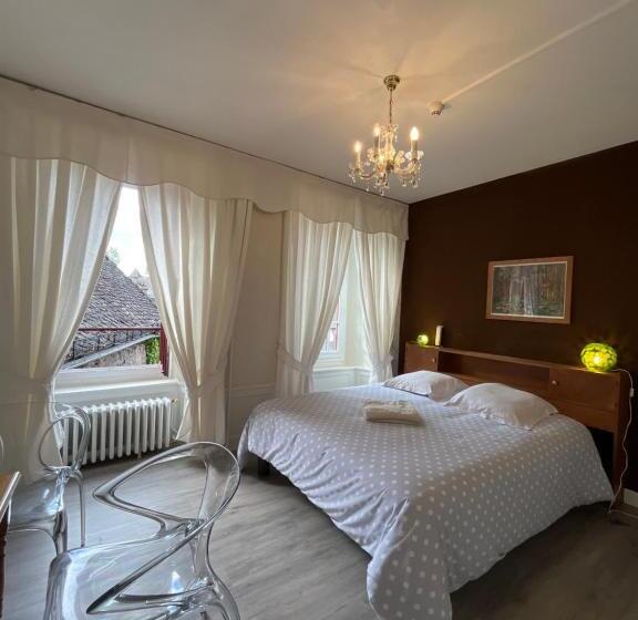 هتل Hôtel Restaurant Le Beffroi