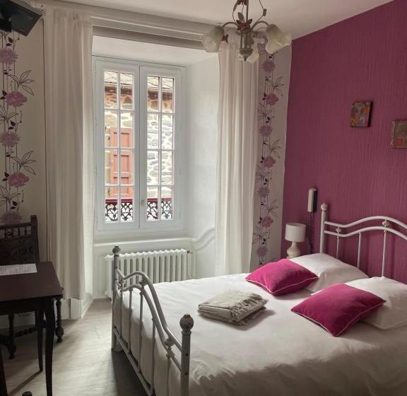 هتل Hôtel Restaurant Le Beffroi