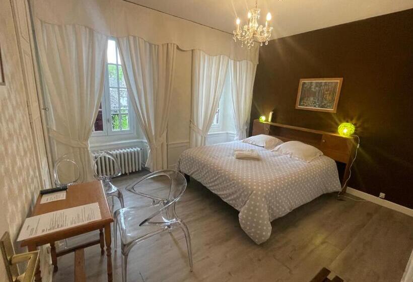 هتل Hôtel Restaurant Le Beffroi