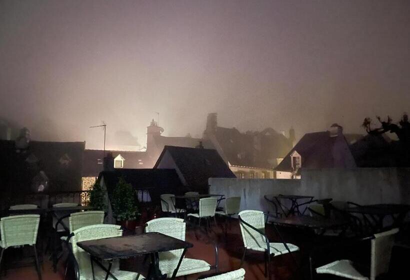 هتل Hôtel Restaurant Le Beffroi