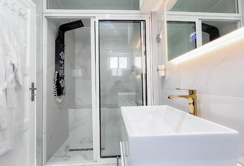 پانسیون Kapreece Luxury Home