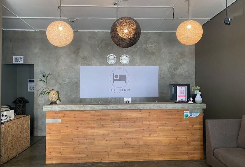 هاستل Checkinn Express Kuching