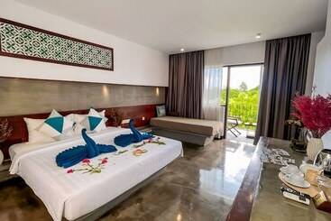 هتل The Calm Oasis