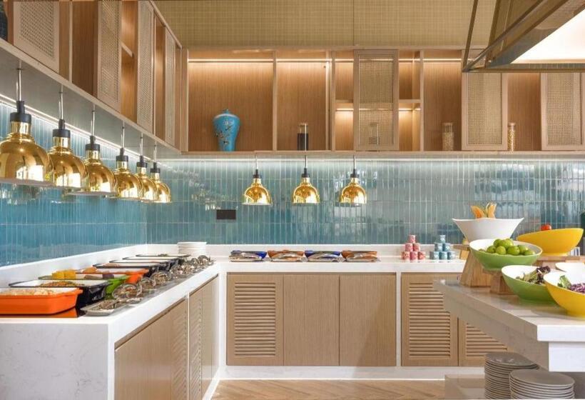 هتل Home2 Suites By Hilton Xishuangbanna