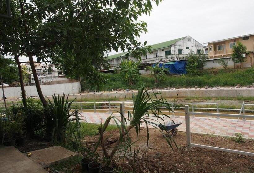 هتل Phetsuwan