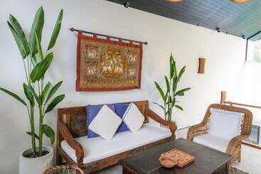 هتل Inara Villa