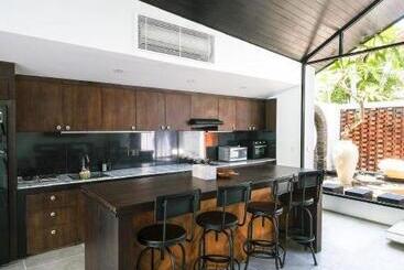 هتل Inara Villa
