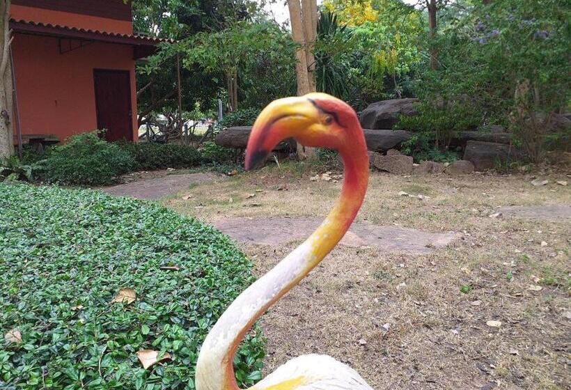 فندق Raisubsomboon Resort