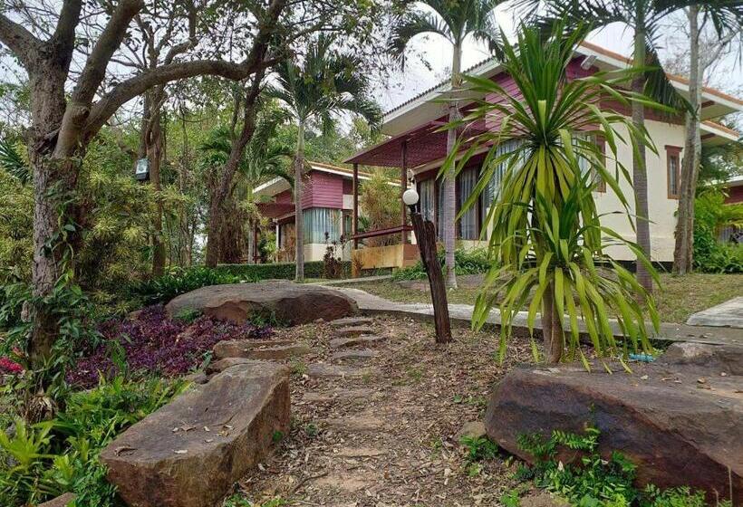 فندق Raisubsomboon Resort