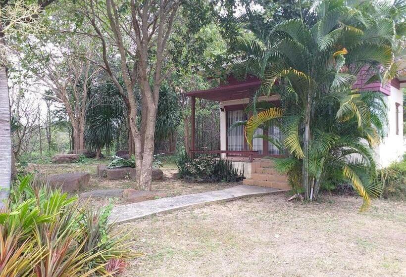 فندق Raisubsomboon Resort