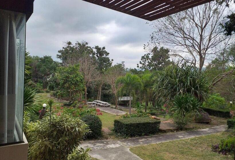 فندق Raisubsomboon Resort