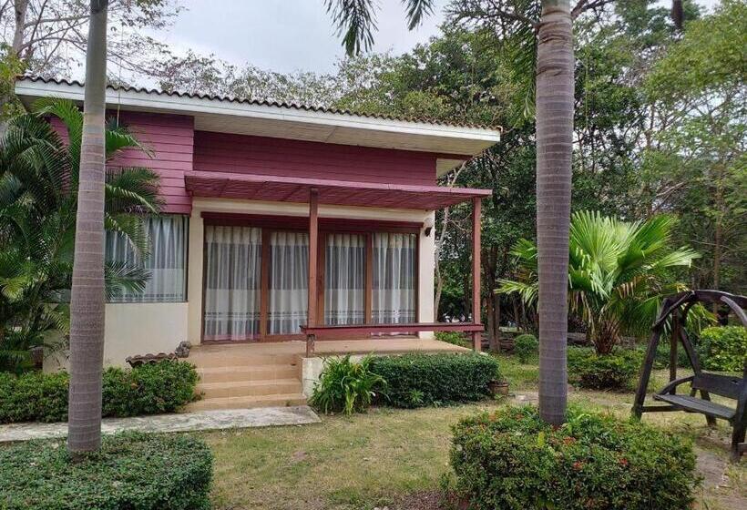 فندق Raisubsomboon Resort