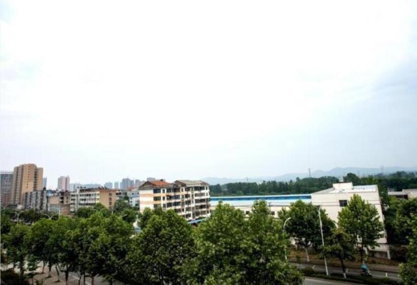 호텔 City Comfort Inn Xiangyang Gucheng Railway Station