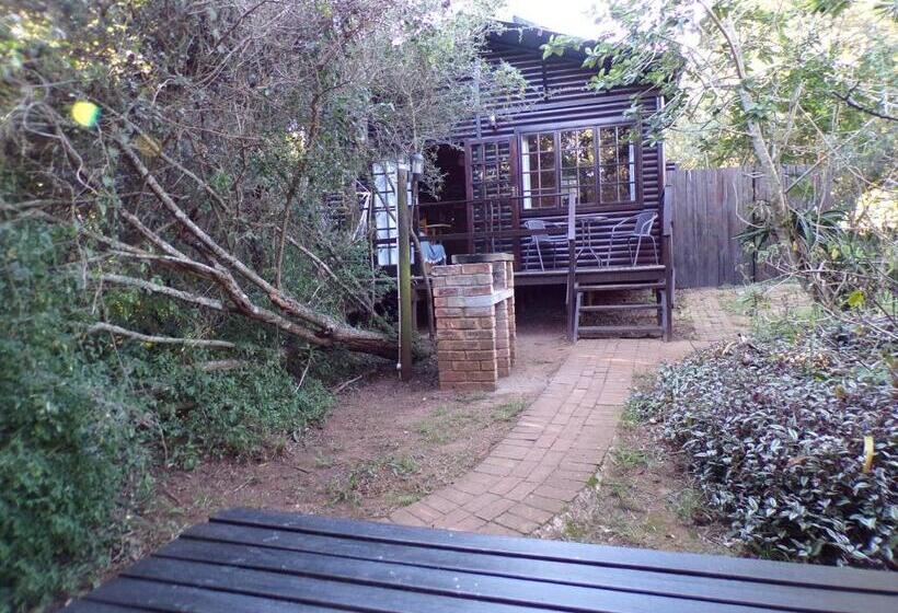 فندق صغير Woodlands Cottages & Camping