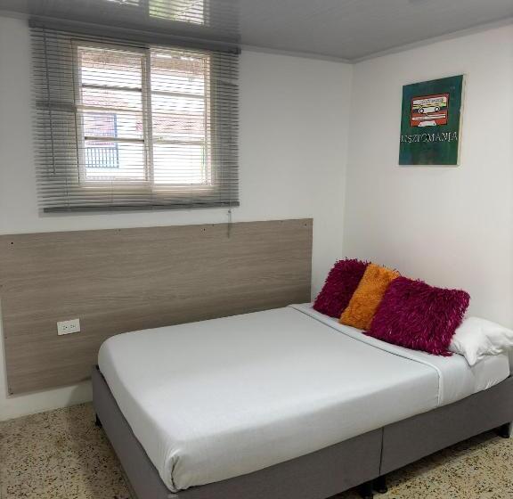 تختخواب و صبحانه Zivá Hostal