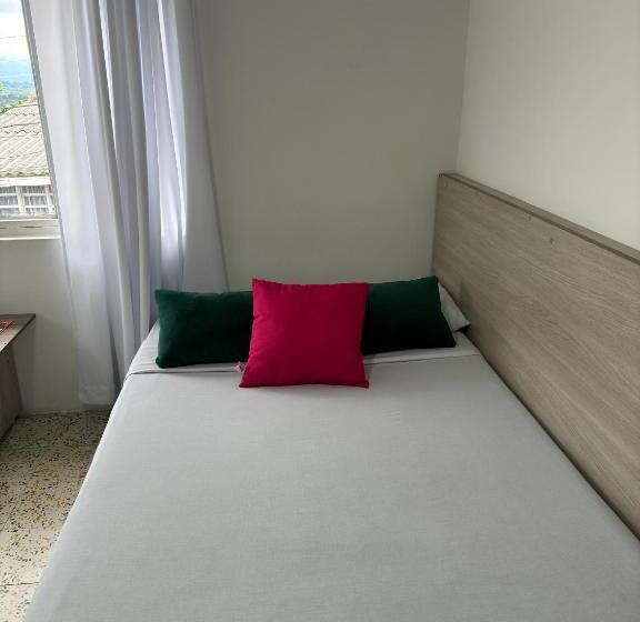 تختخواب و صبحانه Zivá Hostal