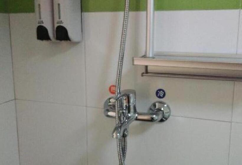 هتل 7 Days Inn Chongqing Bishan Yingjia Tianxia Commercial Pedestrian Street