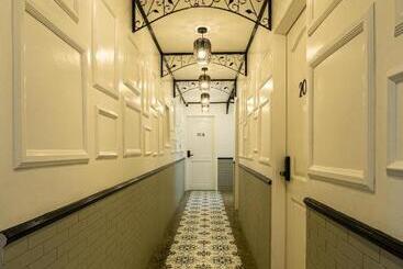 هتل Auberge Petit
