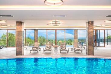 هتل Dve Kule Resort & Winery