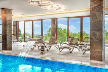 هتل Dve Kule Resort & Winery