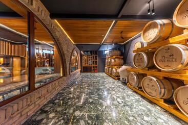 هتل Dve Kule Resort & Winery