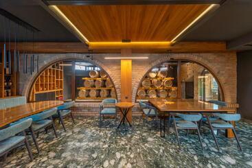 هتل Dve Kule Resort & Winery